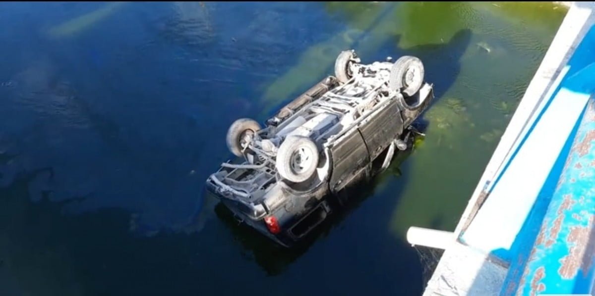 Camioneta cae en canal Rodhe de Reynosa, hay 12 lesionados
