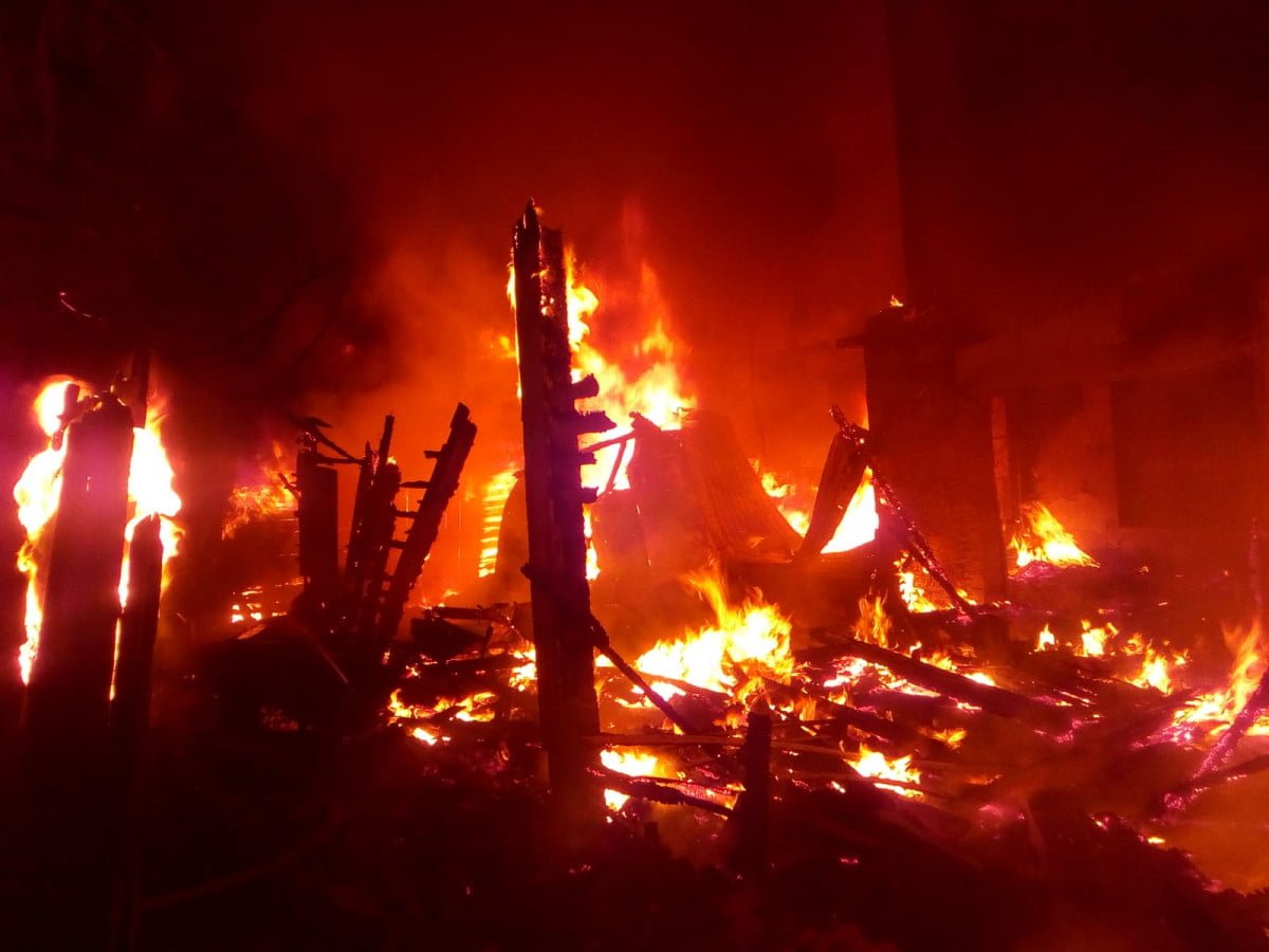 Fuego consume dos viviendas en zona centro de Cd. Madero ; sólo hay daños materiales