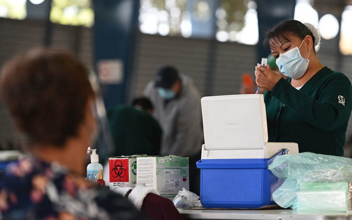 Dos semanas sin recibir dosis anticovid en Tamaulipas retrasa vacunación