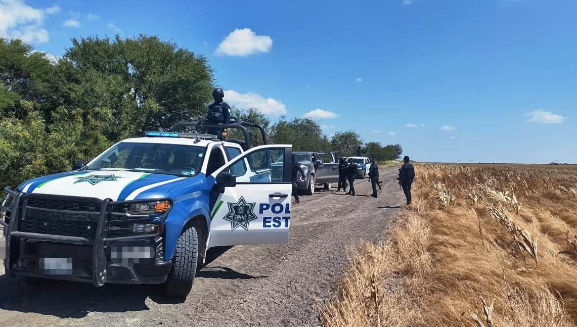 Estatales aseguran en San Fernando camioneta con 10 paquetes de droga