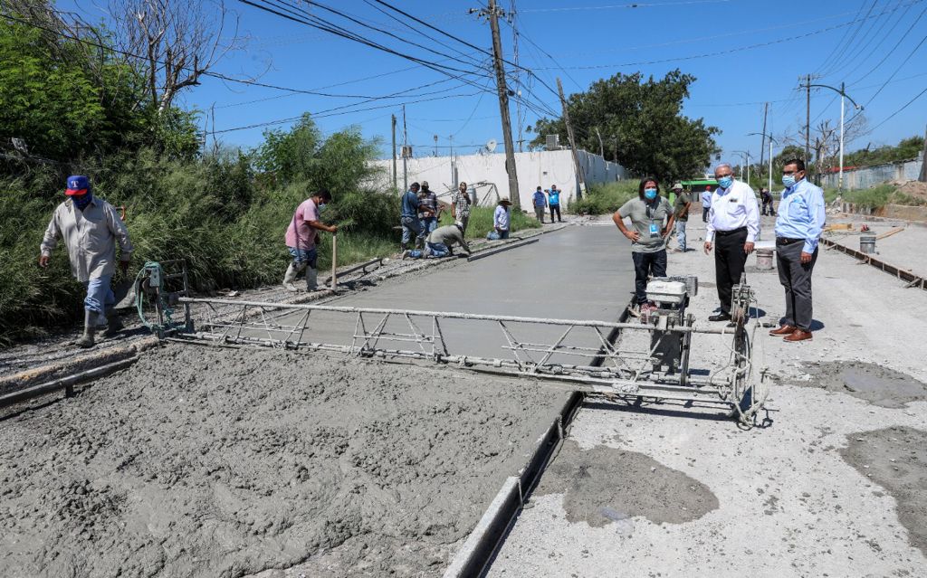 Dan continuidad a la pavimentación de la calle Anáhuac en la Col. Ferrocarrilera de Nuevo Laredo