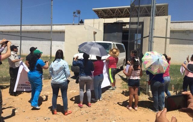 Vacunan a internos del penal de #NuevoLaredo contra Covid 19