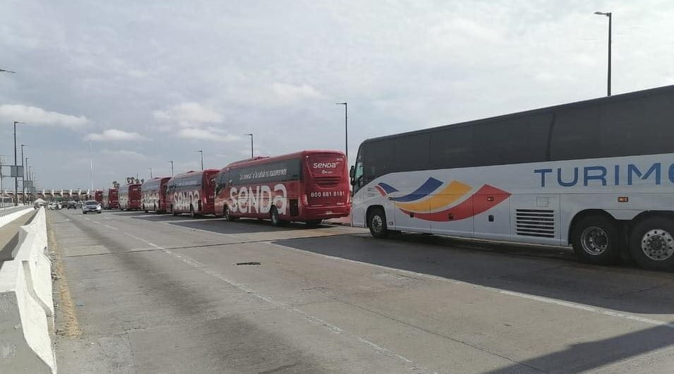 Llegan regios a la frontera de Nuevo Laredo, para ser vacunados contra Covid-19 en EUA