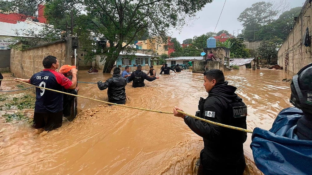 Se eleva a 11 cifra de muertos por paso de ‘Grace’ por México