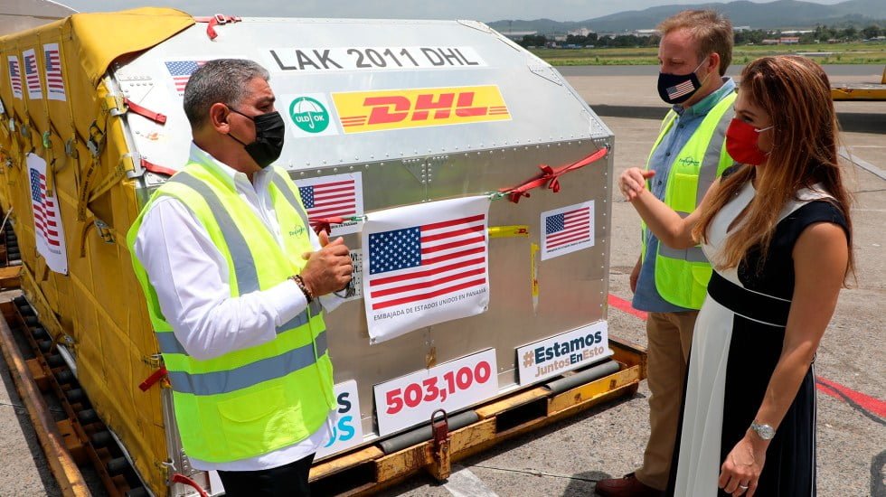 Estados Unidos eleva a 110 millones las dosis de vacunas donadas a otros países