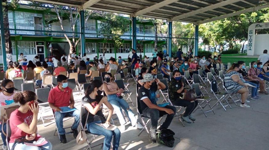 Vacunación de jóvenes en Victoria registra baja afluencia