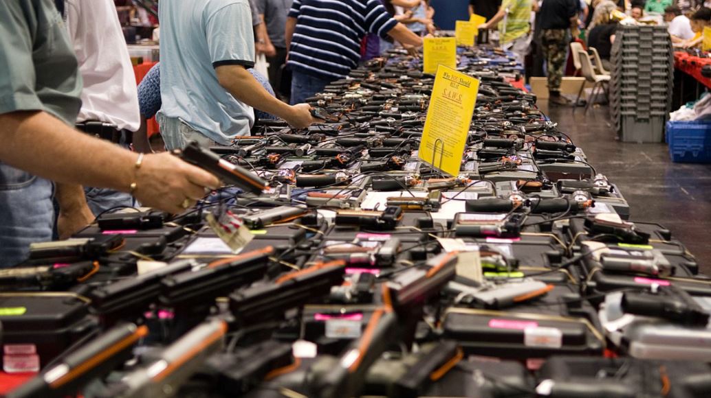 México tiene menos armas que Estados Unidos, pero el triple de homicidios
