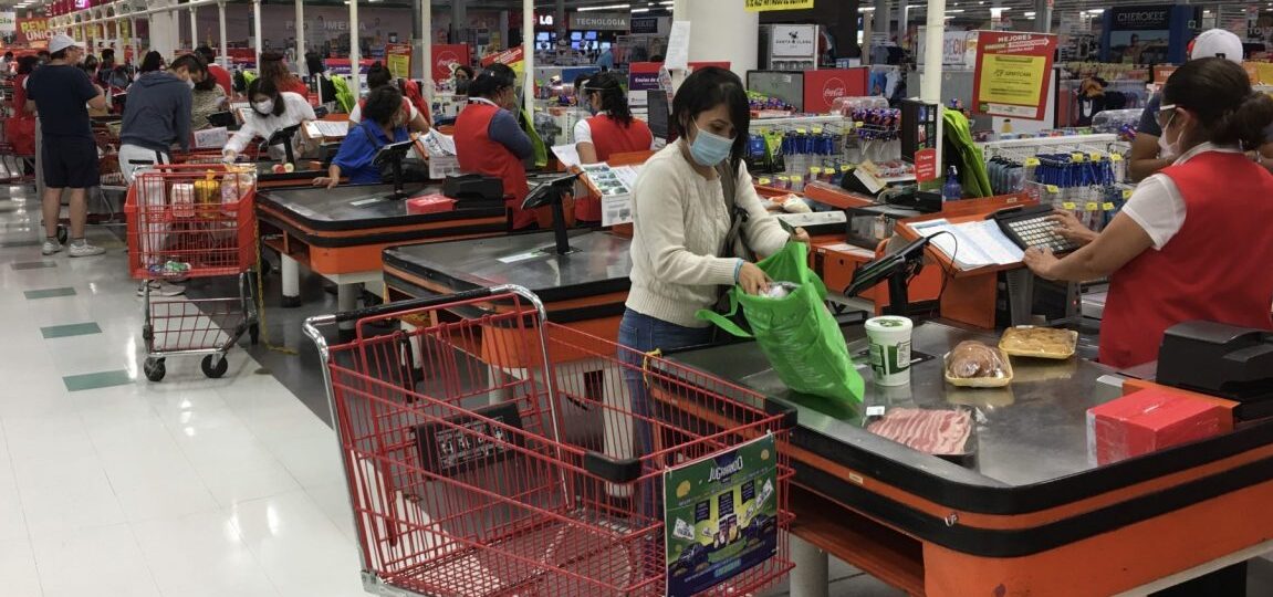 Advierte gobierno: tiendas de autoservicios deben tener abiertas todas sus cajas