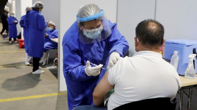 EU aprueba tercera dosis de vacuna COVID para personas en condición vulnerable