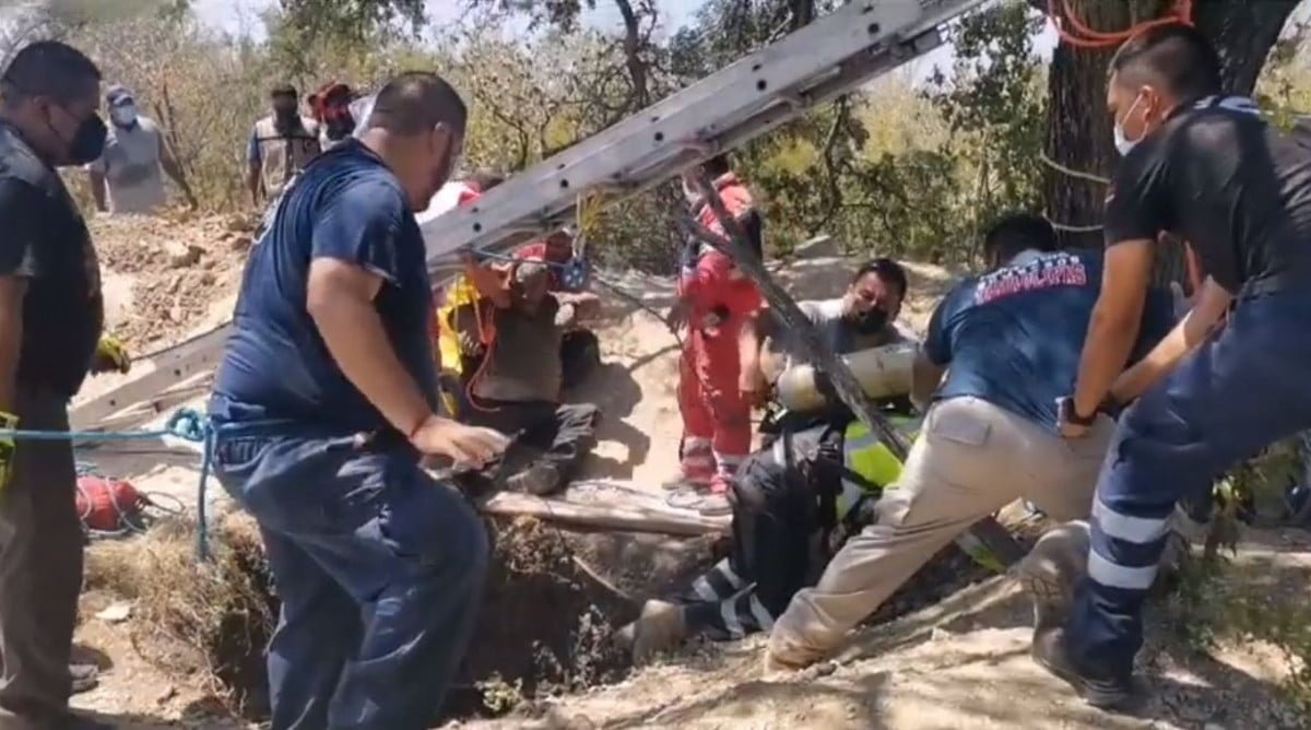 Rescatan a hombre tras caer a noria de 15 metros de profundidad  