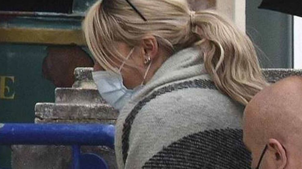 Enjuician a joven británica por nalguear a hombre  
