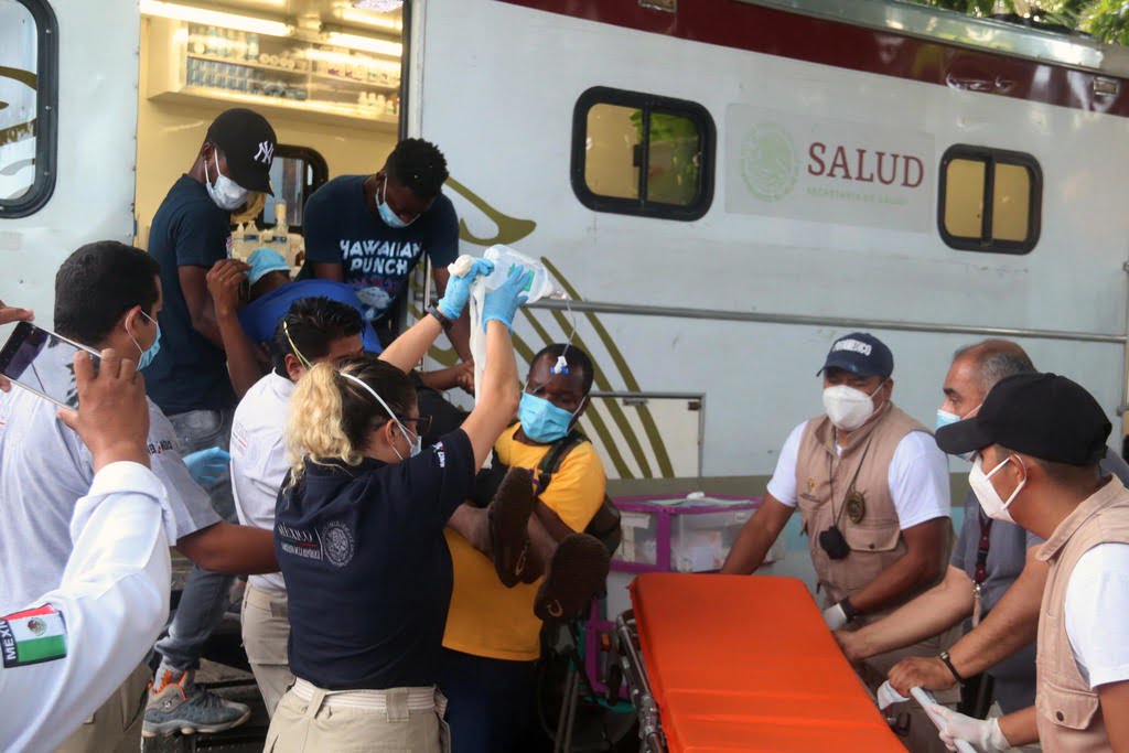 Medicos auxilian a migrantes en Reynosa