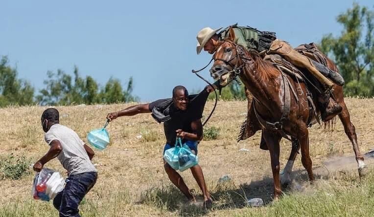 Estados Unidos suspende a agentes a caballo para patrullar el cruce de haitianos en frontera