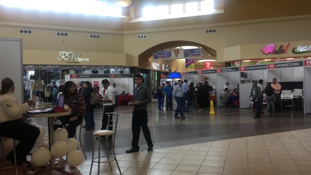 Por no ser limpios, amonestan a negocios de un centro comercial en Nuevo Laredo