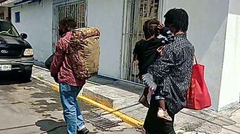 Llega familia de haitianos a Nuevo Laredo, buscan instalarse en la ciudad