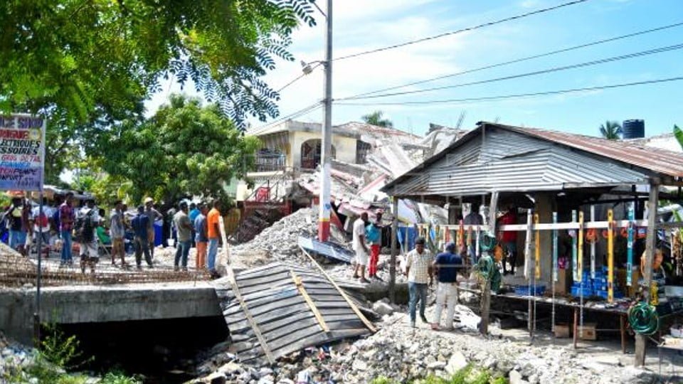 Haití sigue bajo los escombros un mes después del terremoto