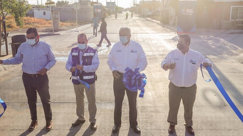Entrega Alcalde calle con concreto hidráulico  en colonia Ampliación Voluntad y Trabajo 3