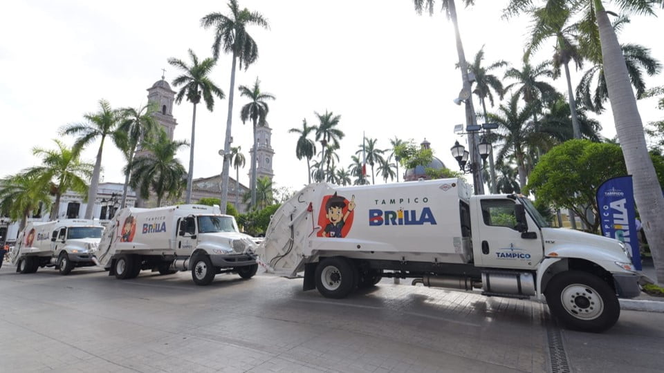 Entrega Chucho Nader Tres Modernos Camiones Recolectores de Basura