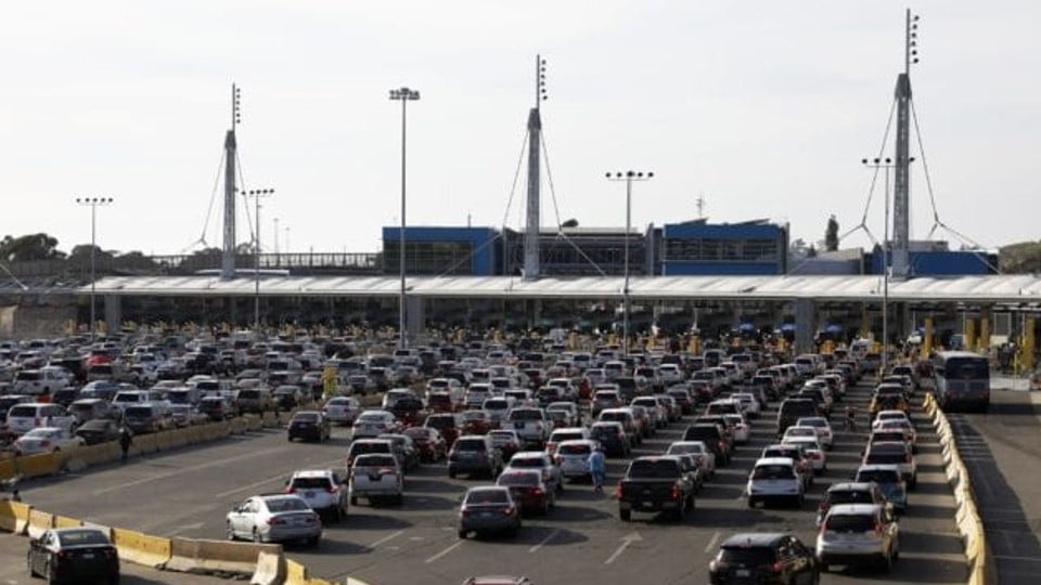 EU amplía restricción de viajes no esenciales en frontera con México