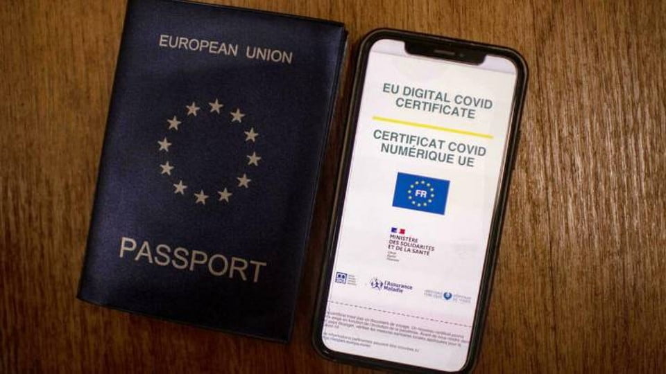 Italia, primer país en pedir certificado de vacunación a empleados