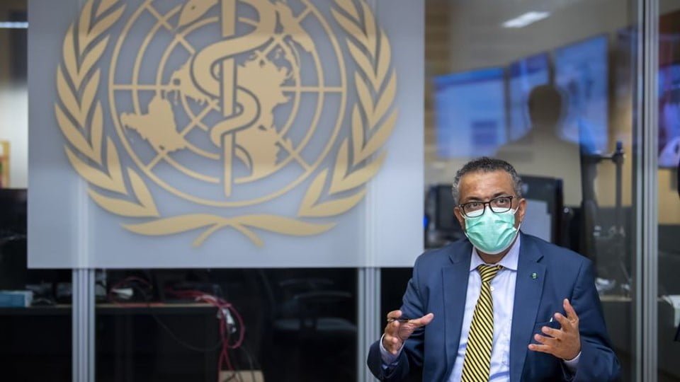 Talibanes piden ayuda internacional en reunión con el director de la OMS