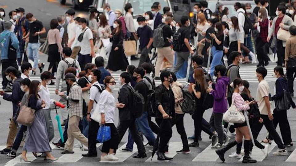 Japón extiende emergencia sanitaria mientras planea aliviar restricciones