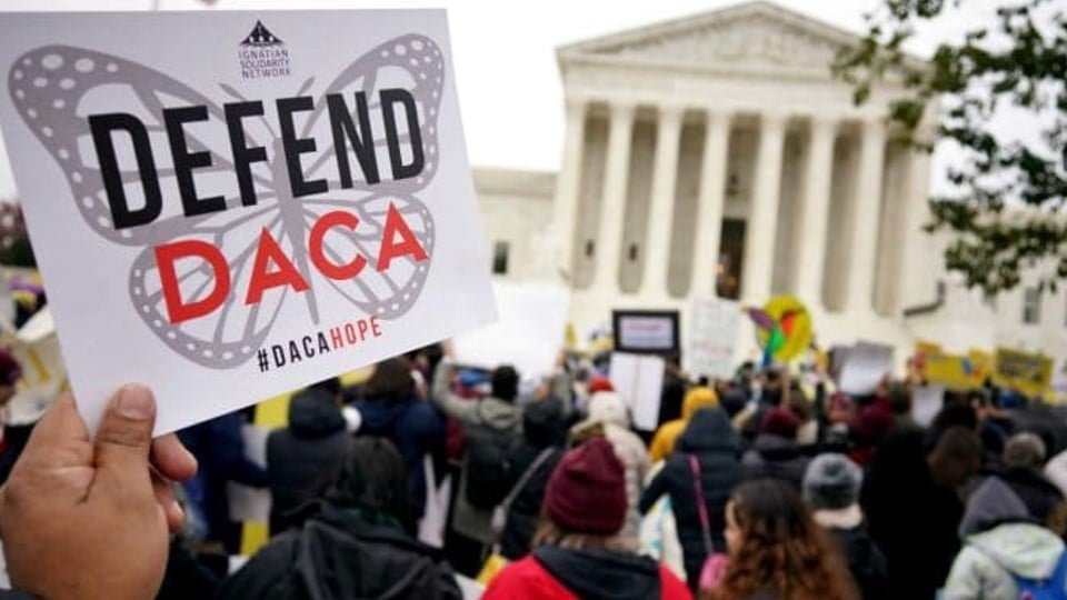 Gobierno de Biden anuncia norma para proteger a ‘dreamers’