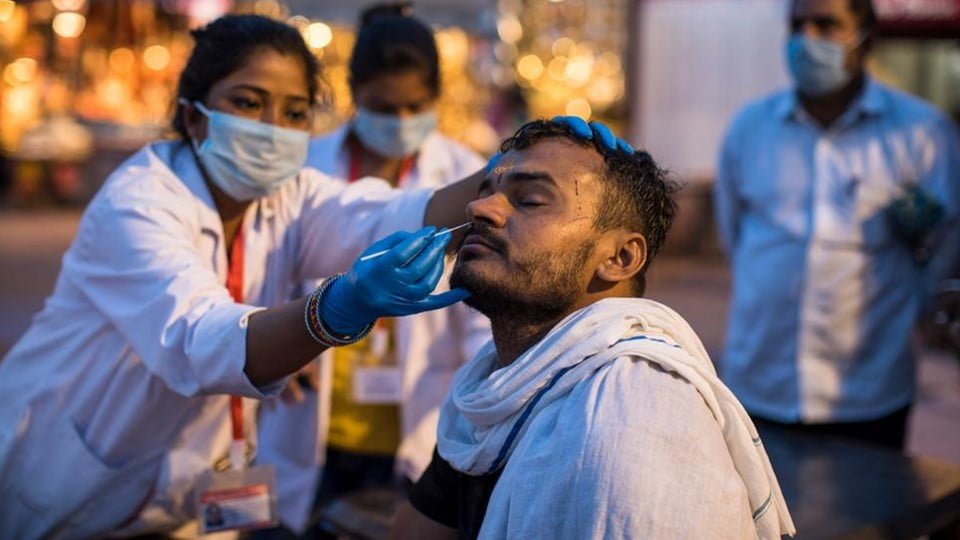 India registra menos de 20 mil casos de COVID-19 por primera vez en 6 meses