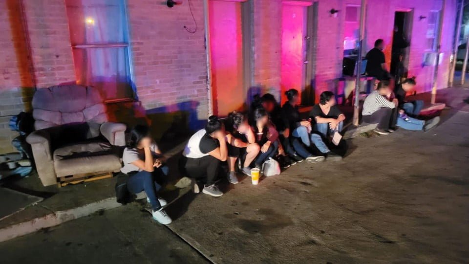 Desmantelan casas con ilegales en Laredo
