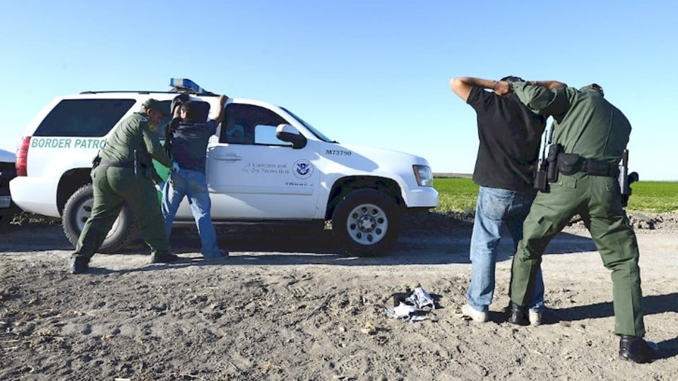 Patrulla Fronteriza de Estados Unidos detiene a casi 100 indocumentados
