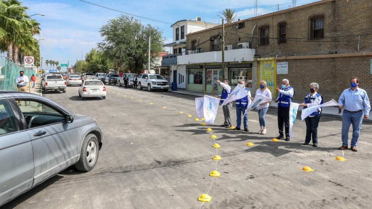 Da Sanmiguel banderazo a reapertura de calle América