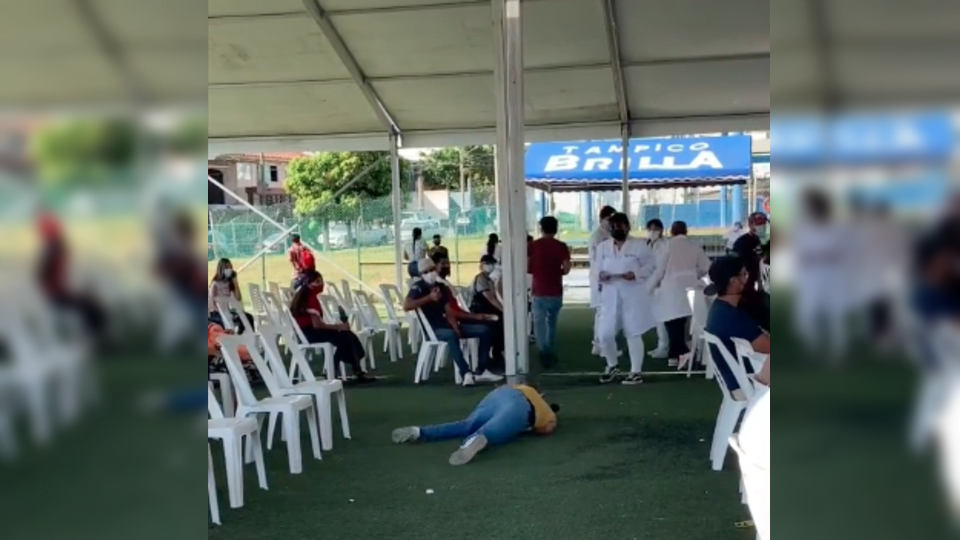 Joven finge desmayo durante vacunación en Tampico, solo para grabar un TikTok