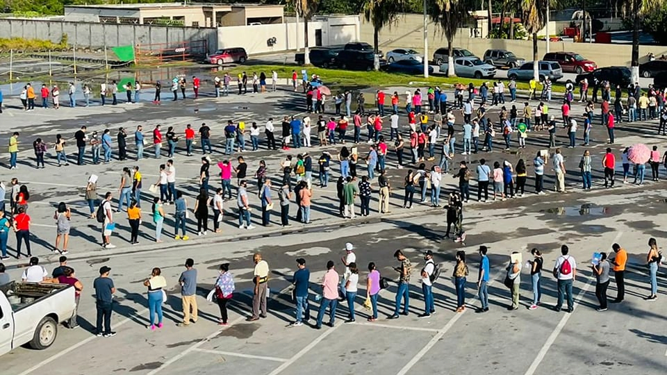 Ultimo día de vacunación en matamoros provoca largas filas