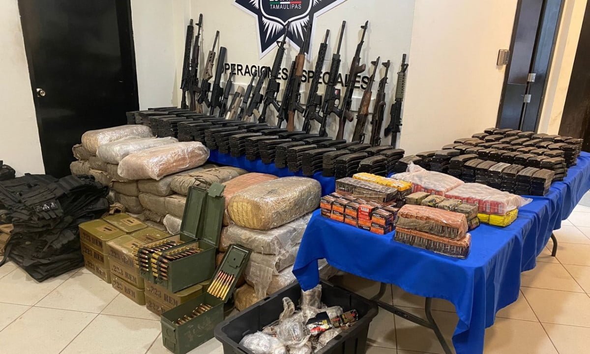 Aseguran arsenal y detienen a 4 elementos de transito y Protección Civil por ayudar a criminales