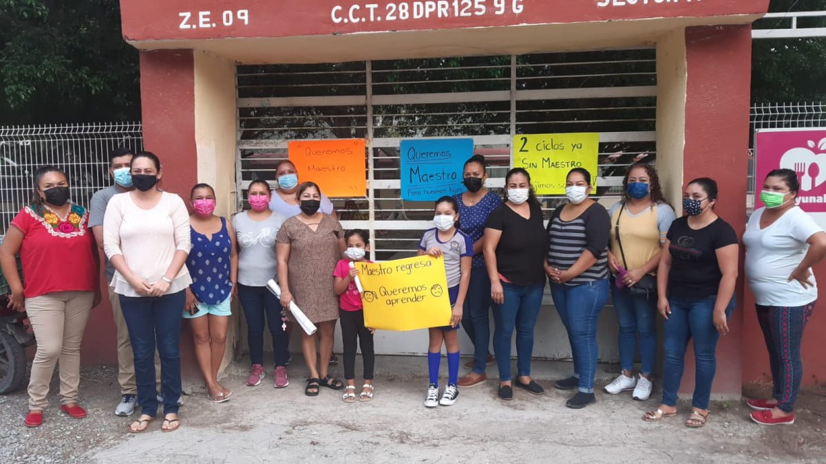 Padres de familia cierran escuela en poblado «El Carmen» de Güémez por falta de maestros