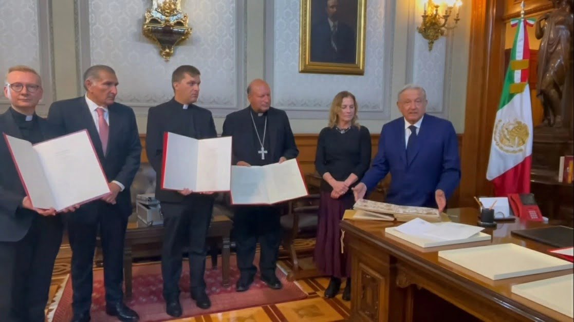 AMLO agradece a papa Francisco por enviar códices prehispánicos para exhibición