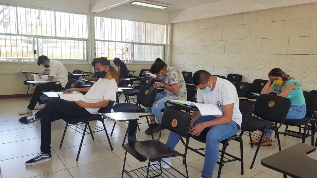 Capacitan a escuelas de Tampico para reaccionar en caso de contagios Covid