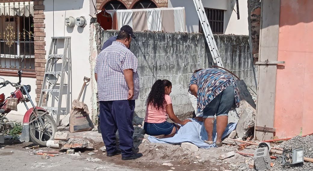Se desploma marquesina en Cd. Mante, deja un albañil muerto y otro más hospitalizado