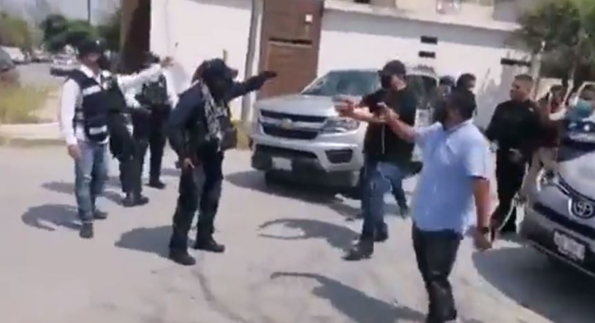 Comerciantes rescatan vehículos que les habían sido decomisados; ya estaban resguardados 
