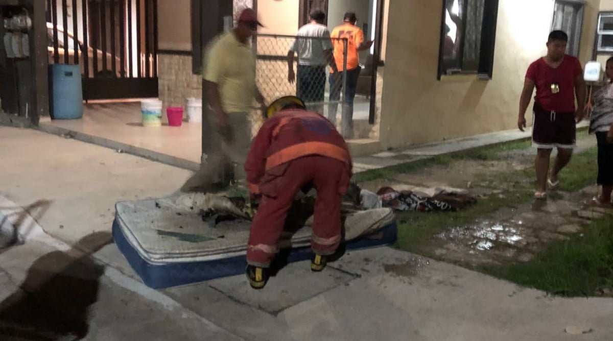 Joven deja cargando celular sobre la cama y este ocasiona incendio