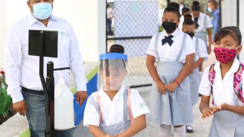 Reanudan clases escuelas donde hubo brotes de Covid-19