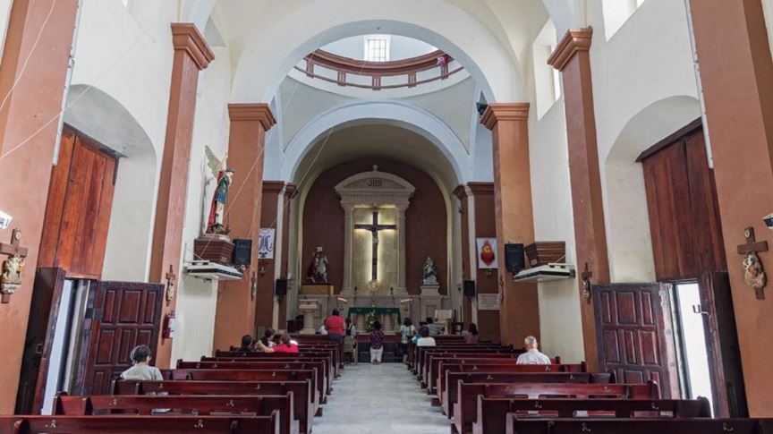 Iglesia católica pide a feligreses no bajar la guardia ante el Covid-19 