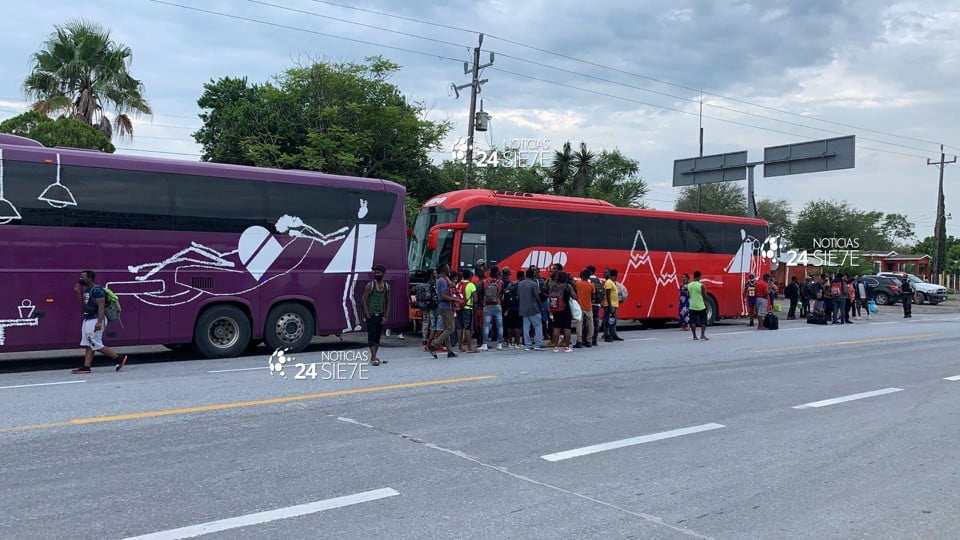 ¡Racistas! Haitianos denuncian abusos al ser retenidos en la Victoria-Matamoros