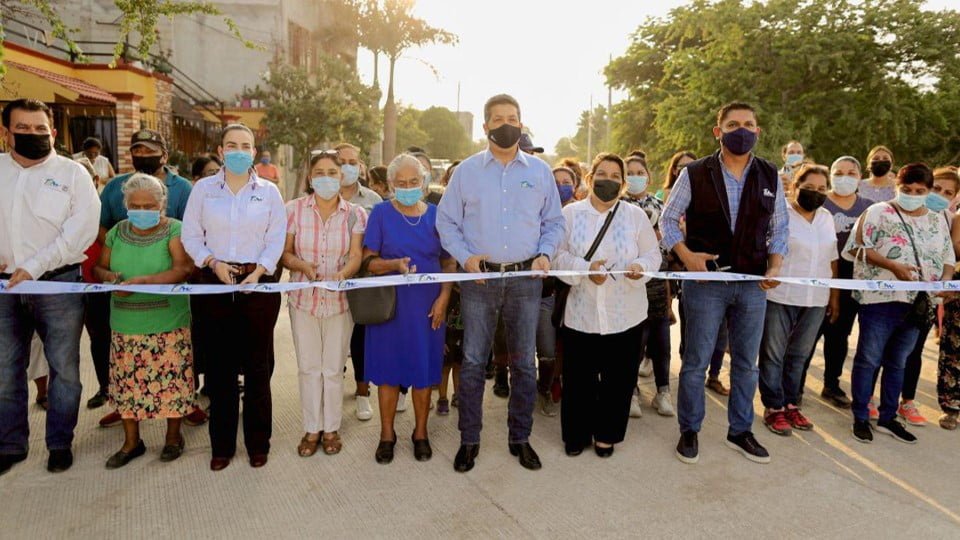 Entrega Gobernador Francisco Cabeza de Vaca nuevo paquete de calles pavimentadas en la capital