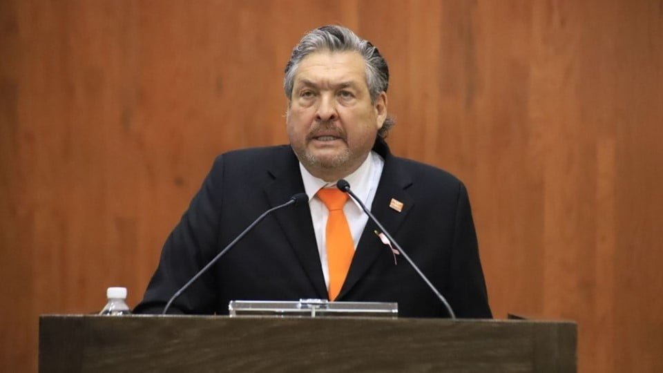 Prepara Gustavo Cárdenas iniciativas sobre paridad de género y derechos de infantes