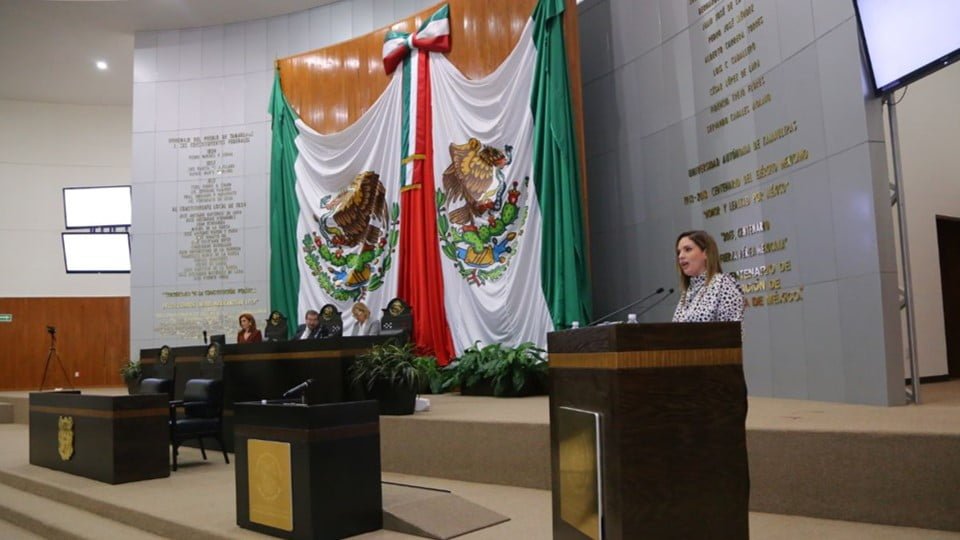 Reconoce Legislatura 65 antigüedad y entrega de 22 servidoras y servidores públicos