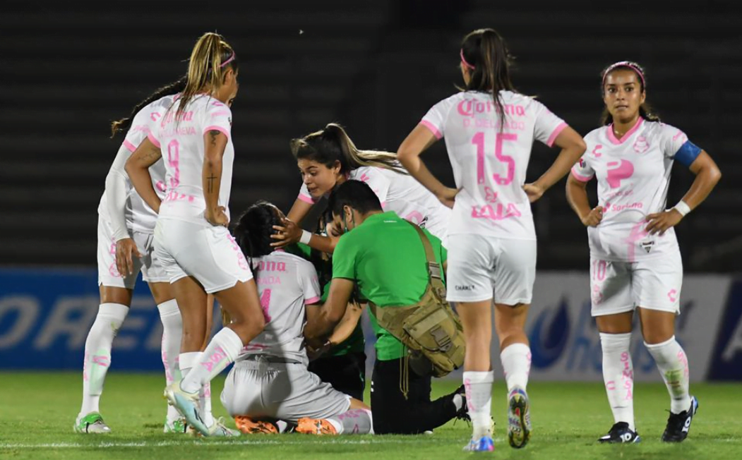 Jugadora de Santos sufrió aparatosa lesión ante Juárez