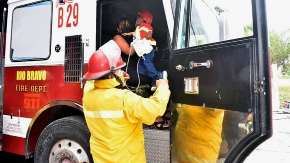 Tras padecer cáncer, Iker cumple su sueño de ser bombero por un día