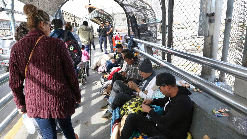EE.UU. quiere restablecer “Permanecer en México” a mediados de noviembre
