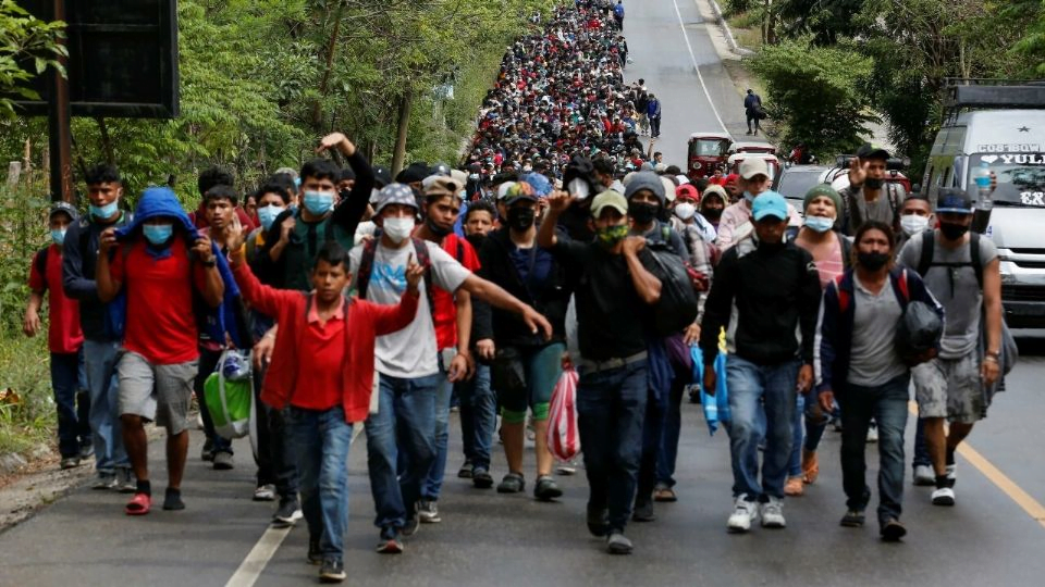 Avanza Mega Caravana de migrantes en Chiapas, se dirigen a la CDMX